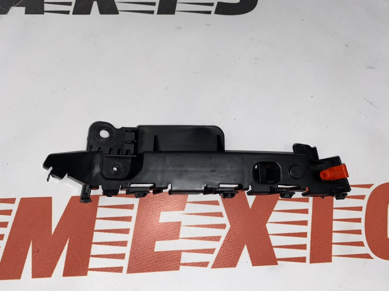 Кріплення переднього бампера праве Chevrolet Cruze 2009-2015 (94826581), аналог
