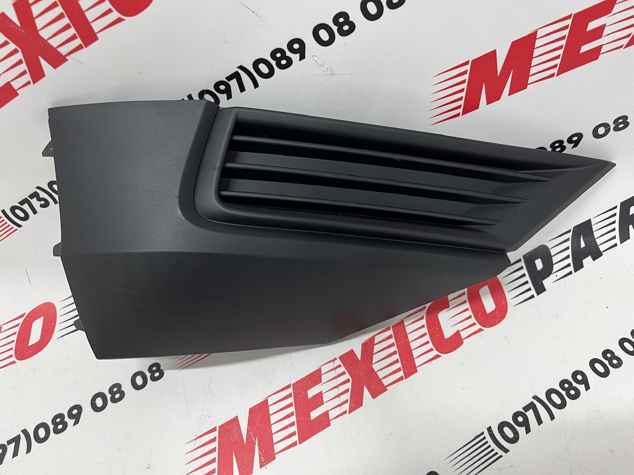 Заглушка противотуманной фары правая USA Volkswagen Tiguan 2017-2020 (5NN853212D9B9), аналог