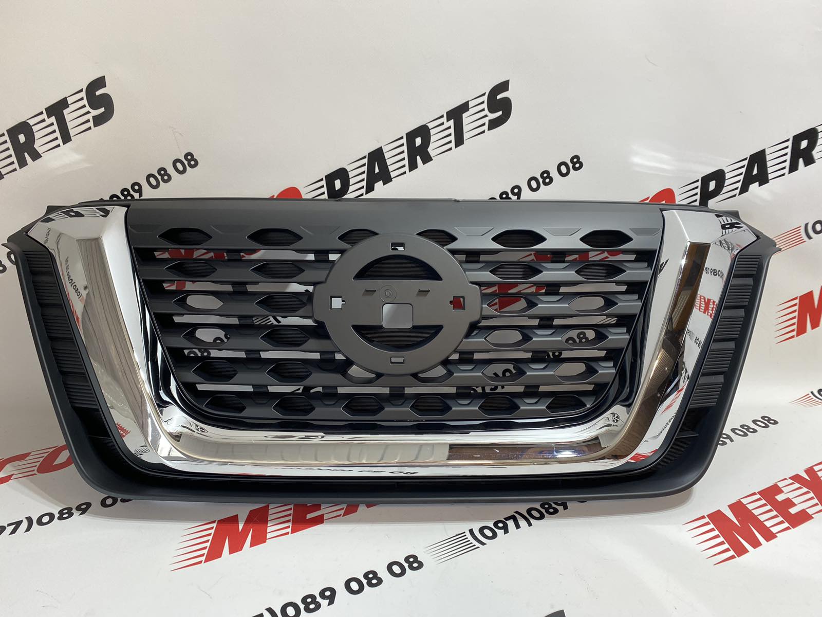 Решітка радіатора NISSAN KICKS 2017-2020(62310-5RF0A), аналог