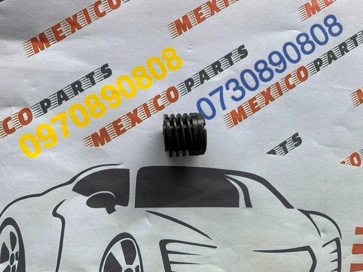 Відбійник кришки багажника Tesla Model Y 2020-2024 (1090735-00-c )