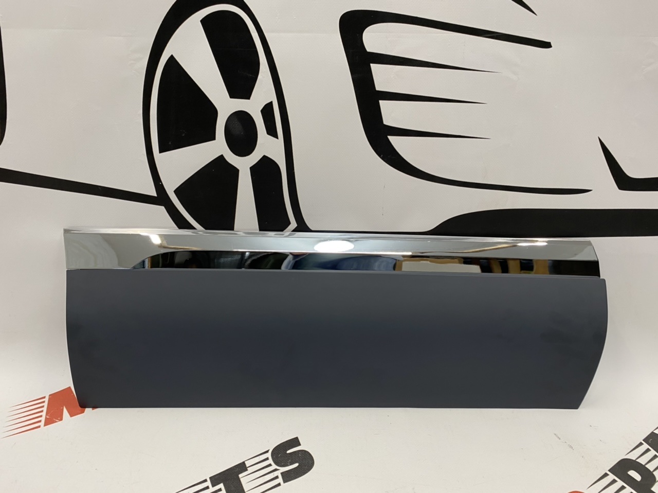 Накладка на двери задняя правая Volkswagen Touareg  2011-2018 (7P6854950HGRU), аналог