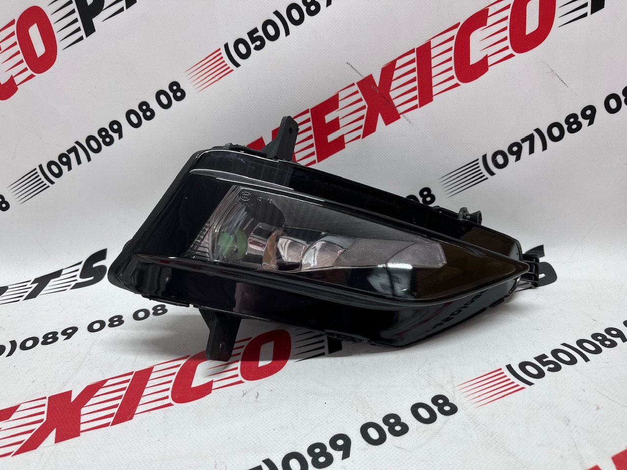 Противотуманная фара правая Volkswagen Golf 7.5 (5GM941662), аналог