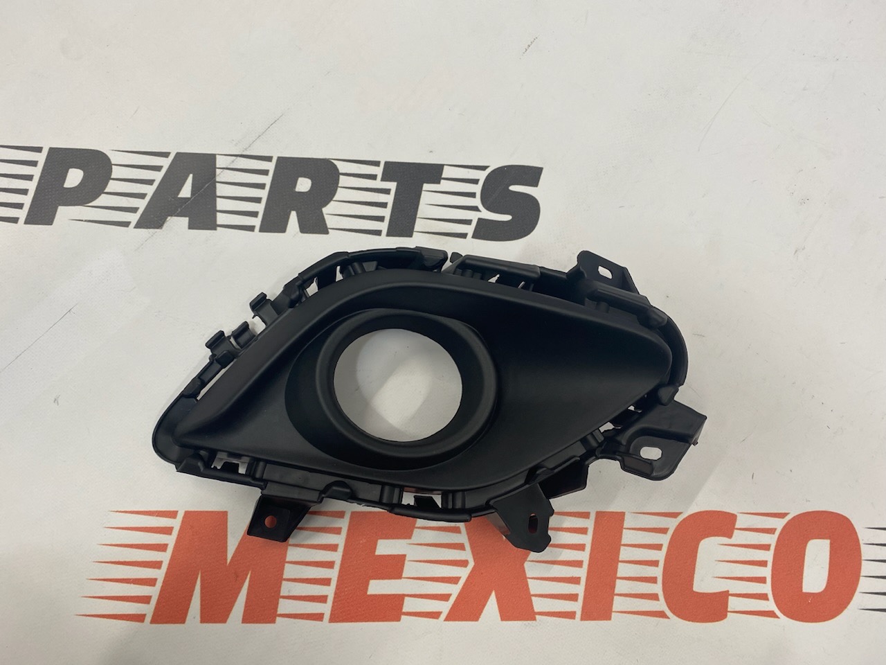 Рамка противотуманной фары правая Mazda 6 2013-2016(GHR4-50-C22A), аналог