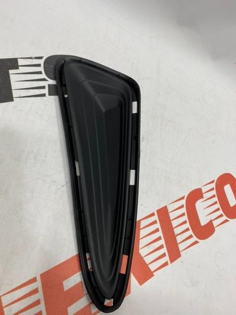 Решітка переднього бампера ліва USA Toyota C-HR 2017- (52128-F4040), аналог