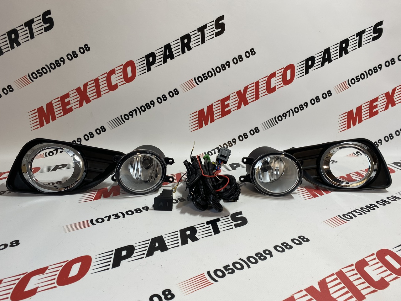 Комплект протитуманних фар Toyota Camry 2009-2011 (52040-06050), аналог