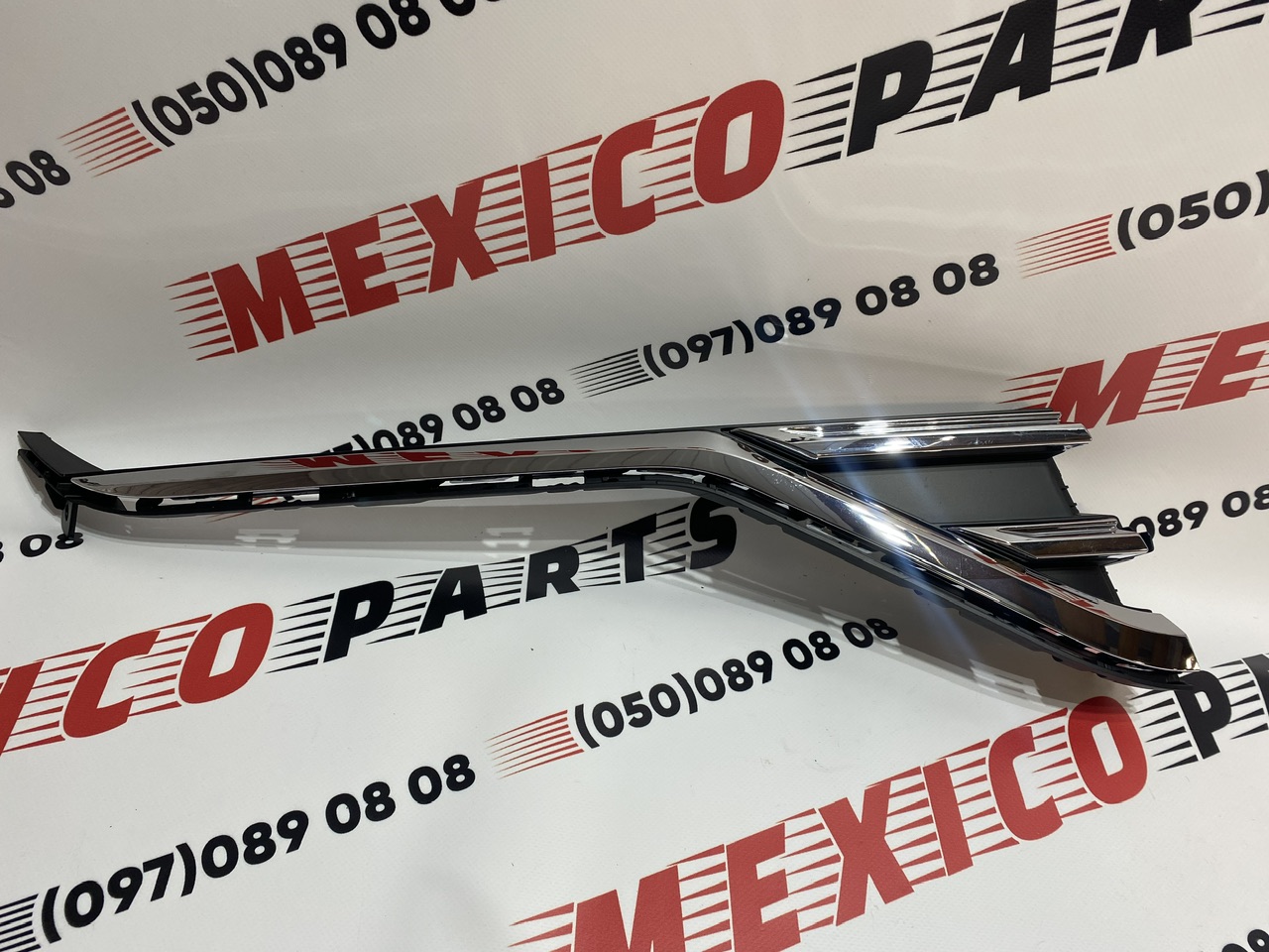 Решетка под фару правая Volkswagen Touareg 2019 -(760853598AIDJ ), аналог