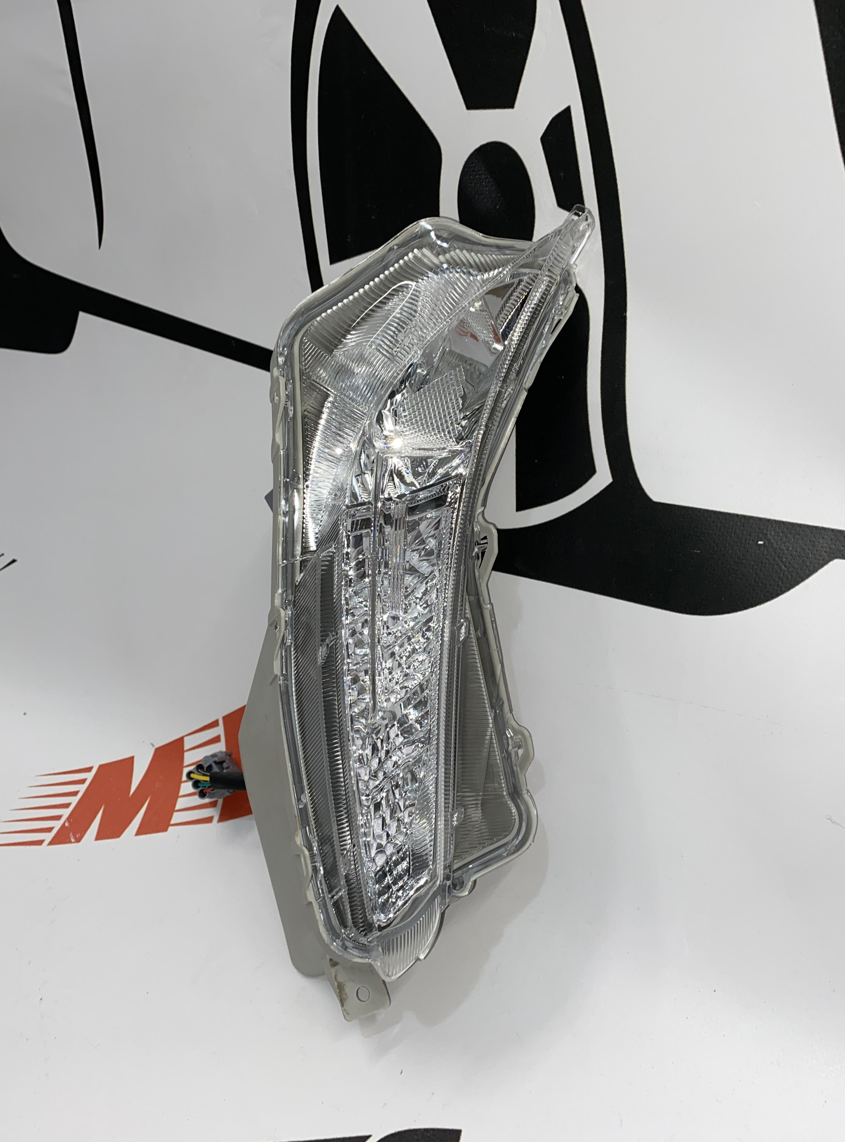 Дневной ходовой огонь c повторителем поворота LED правый USA Toyota Camry 2015-2017 (81430-06030), аналог