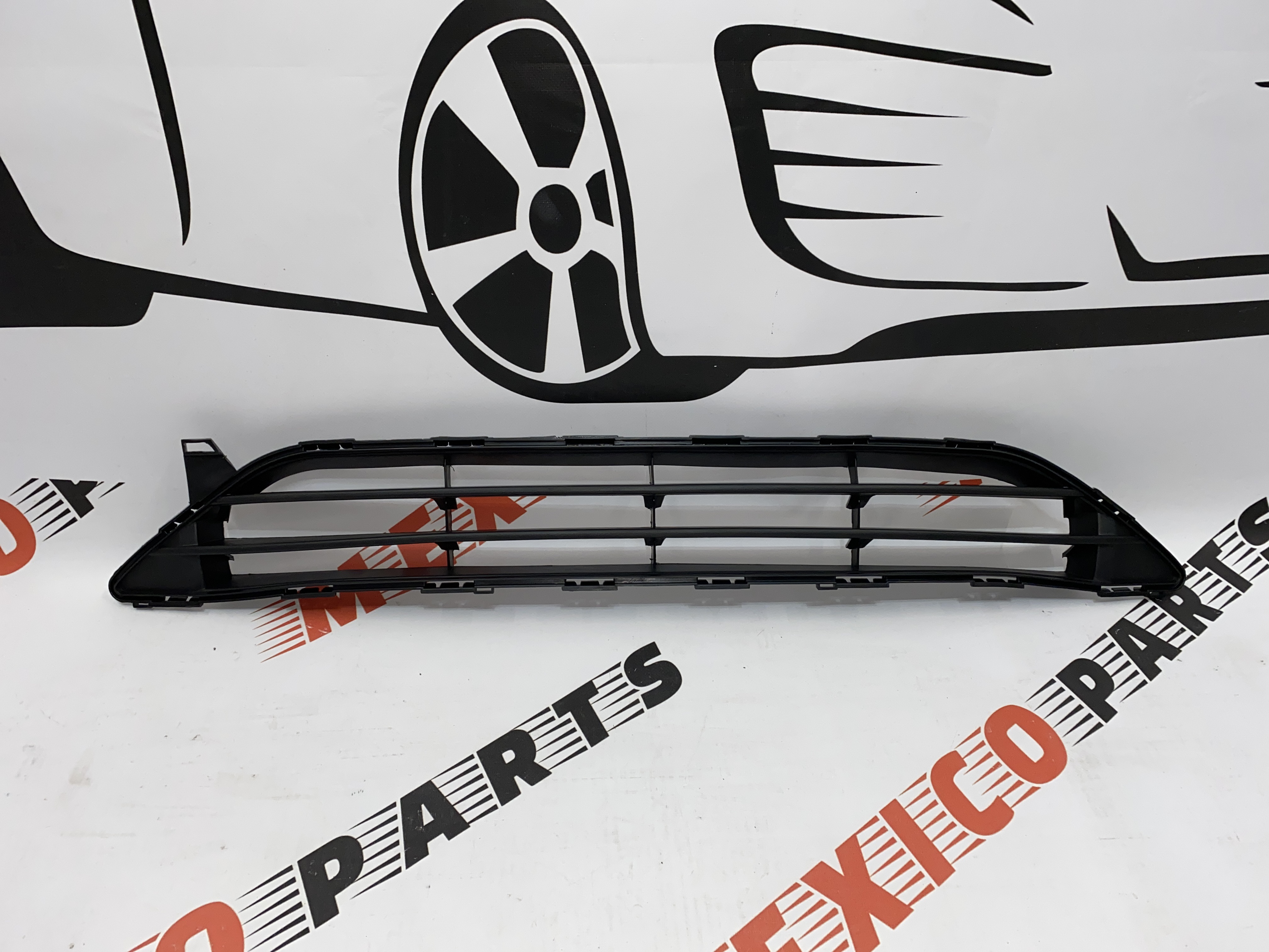 Решетка переднего бампера Nissan X-Trail(Rogue) 2017-2020 (62254-6FL0A ), аналог