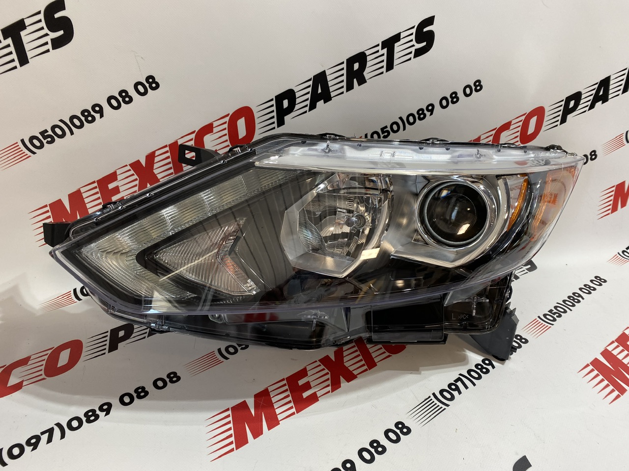 Фара левая USA Nissan Rogue Sport 2014-2018 (26060-6MA0A), аналог