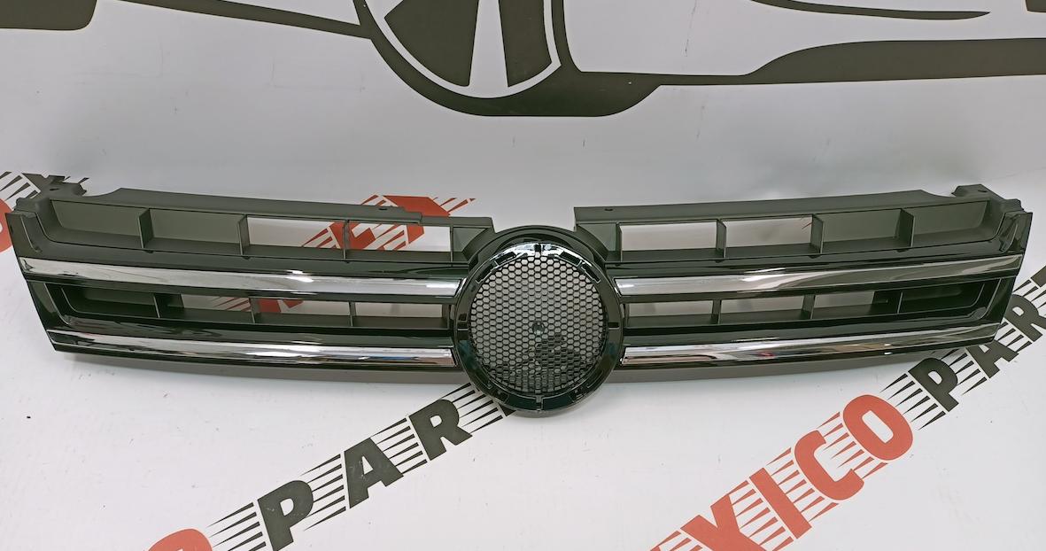 Решітка радіатора Volkswagen Touareg 2011-2014 (7P6853651AZLL), аналог