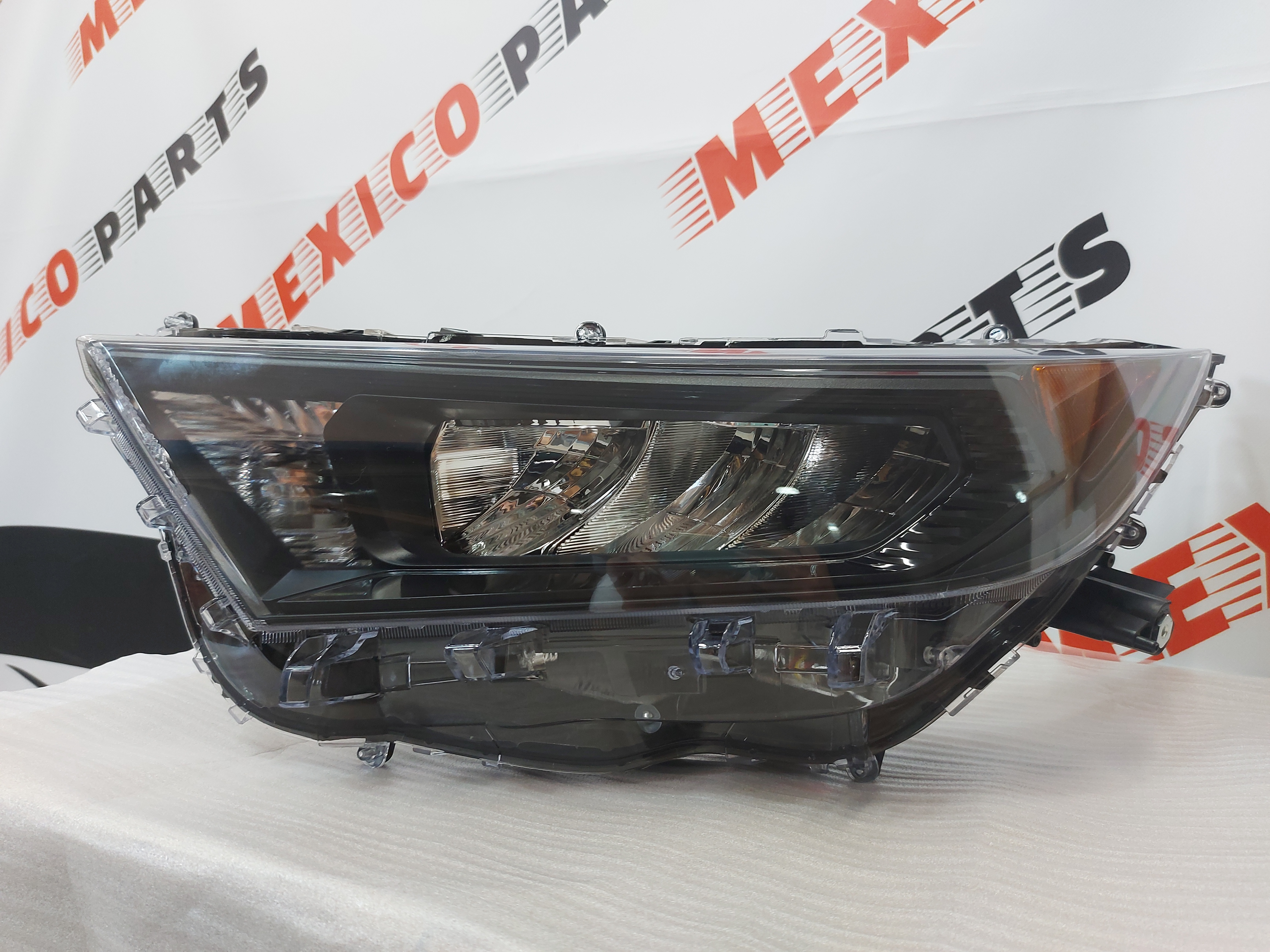 Фара ліва комплектація ХLE Toyota RAV4 2019-2021 (81150-0R150), аналог
