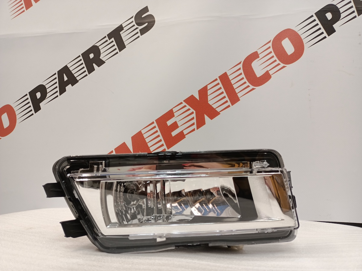 Противотуманная фара правая Volkswagen Passat B7 2012-2015 (561941700B), аналог