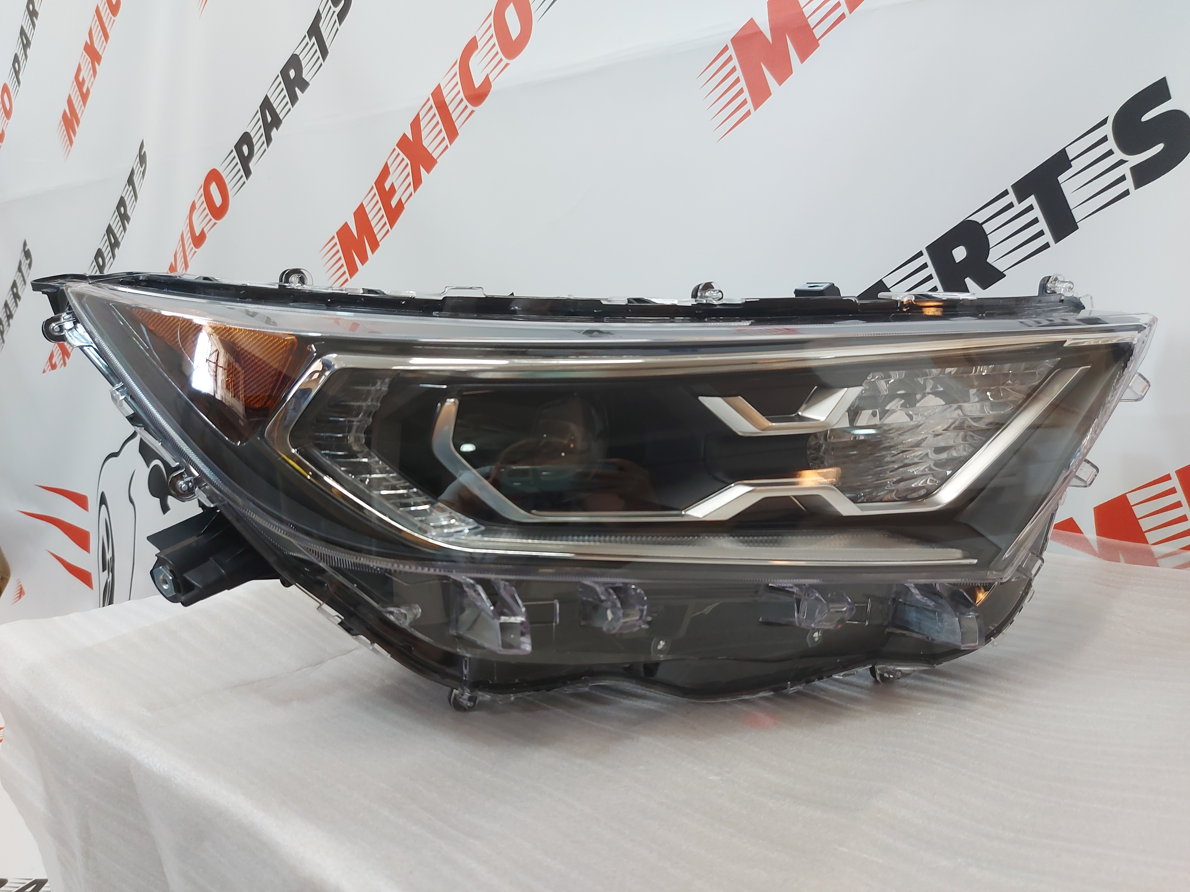 Фара права (hybrid) USA Toyota RAV4 2019-2021 (81110-0R160), аналог