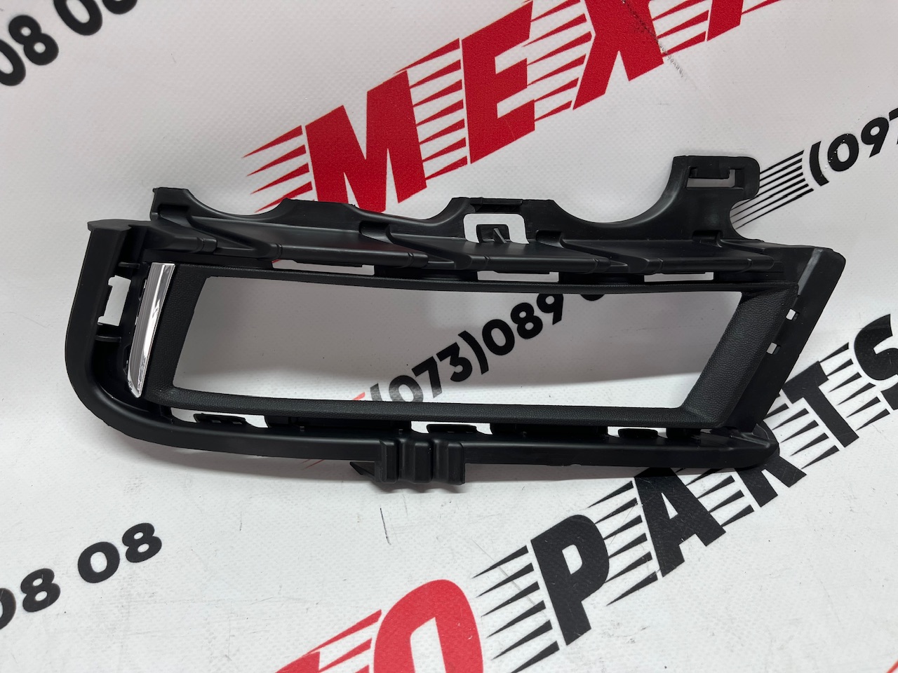 Рамка противотуманной фары левая Volkswagen Golf 7 (5G0853211E9B9), аналог
