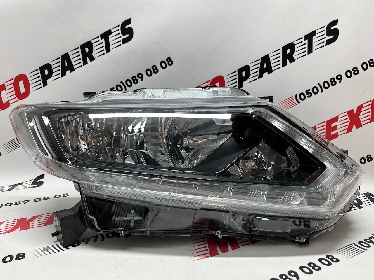 Фара правая Nissan X-Trail(Rogue) 2014-2016 , аналог