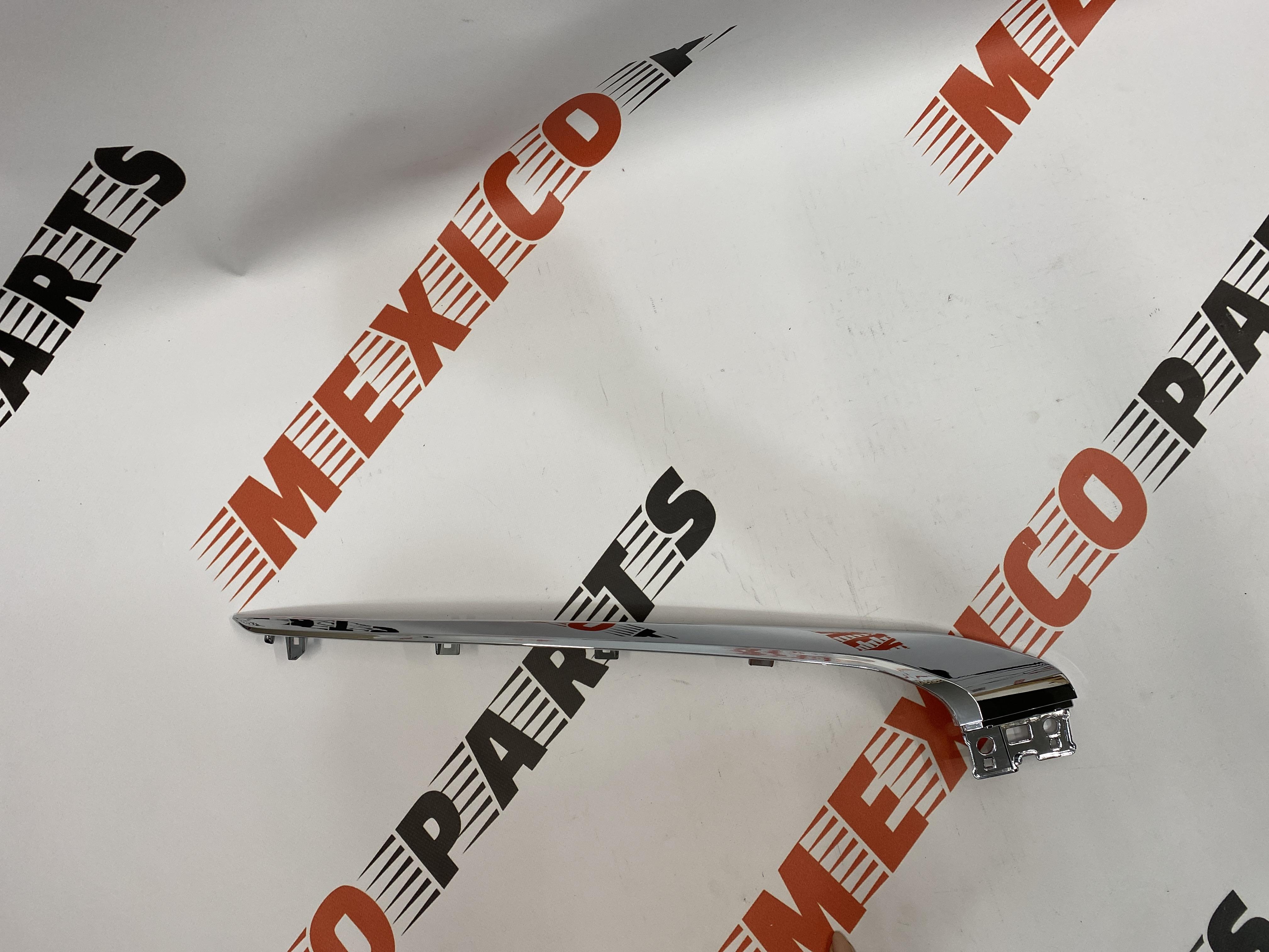 Хром переднього бампера верхній правий Mitsubishi  ASX 2020 (62080W000P), аналог