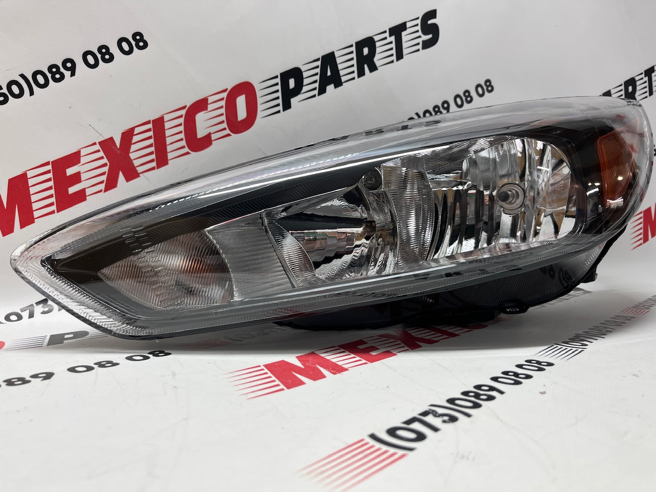 Фара левая черная с лед полоской и желтым работающим катафотом USA Ford Focus 2015-2018, аналог