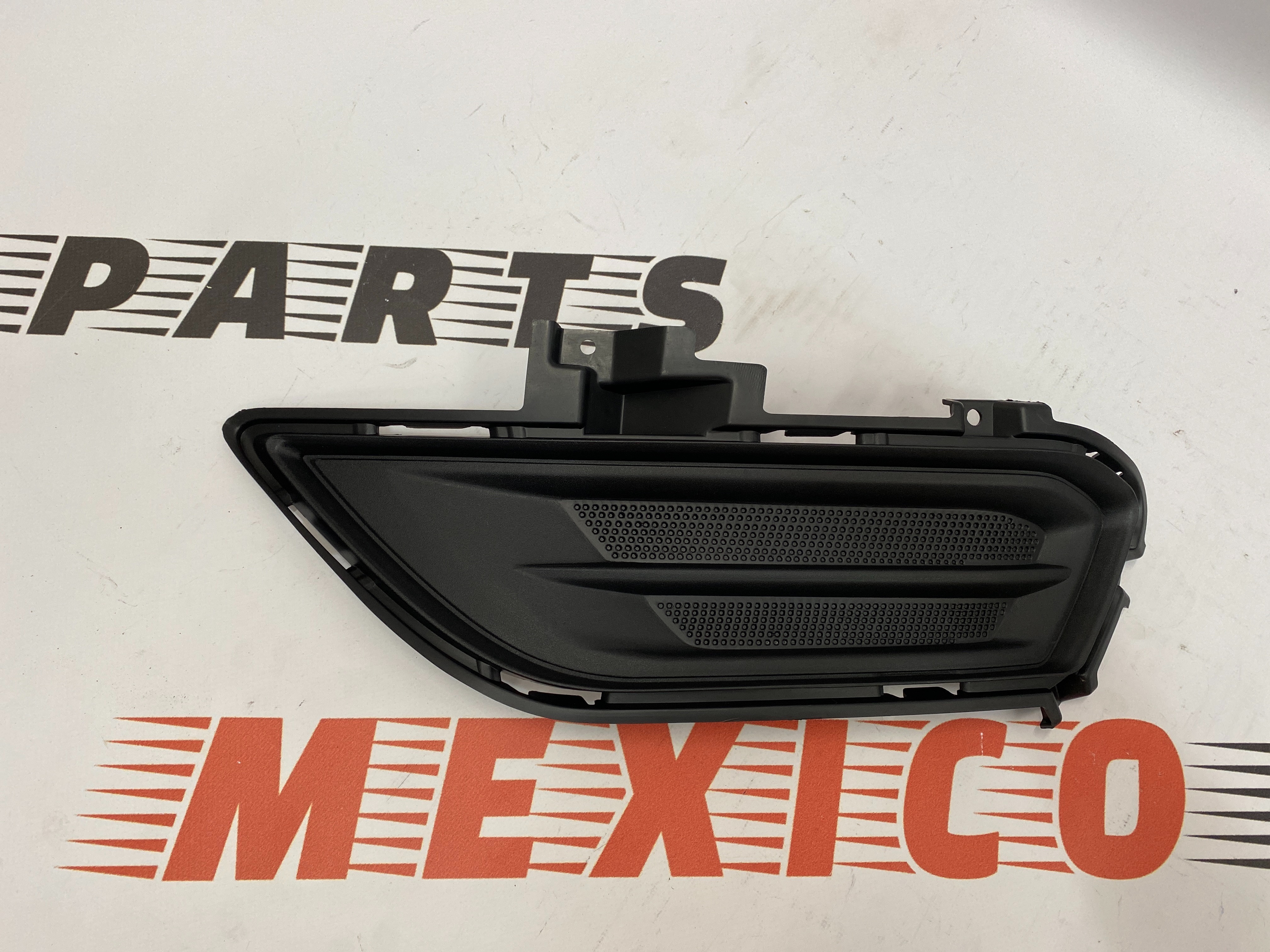 Заглушка противотуманной фары левая Ford Fusion 2013-2016 (DS7Z-17B814-AB), аналог