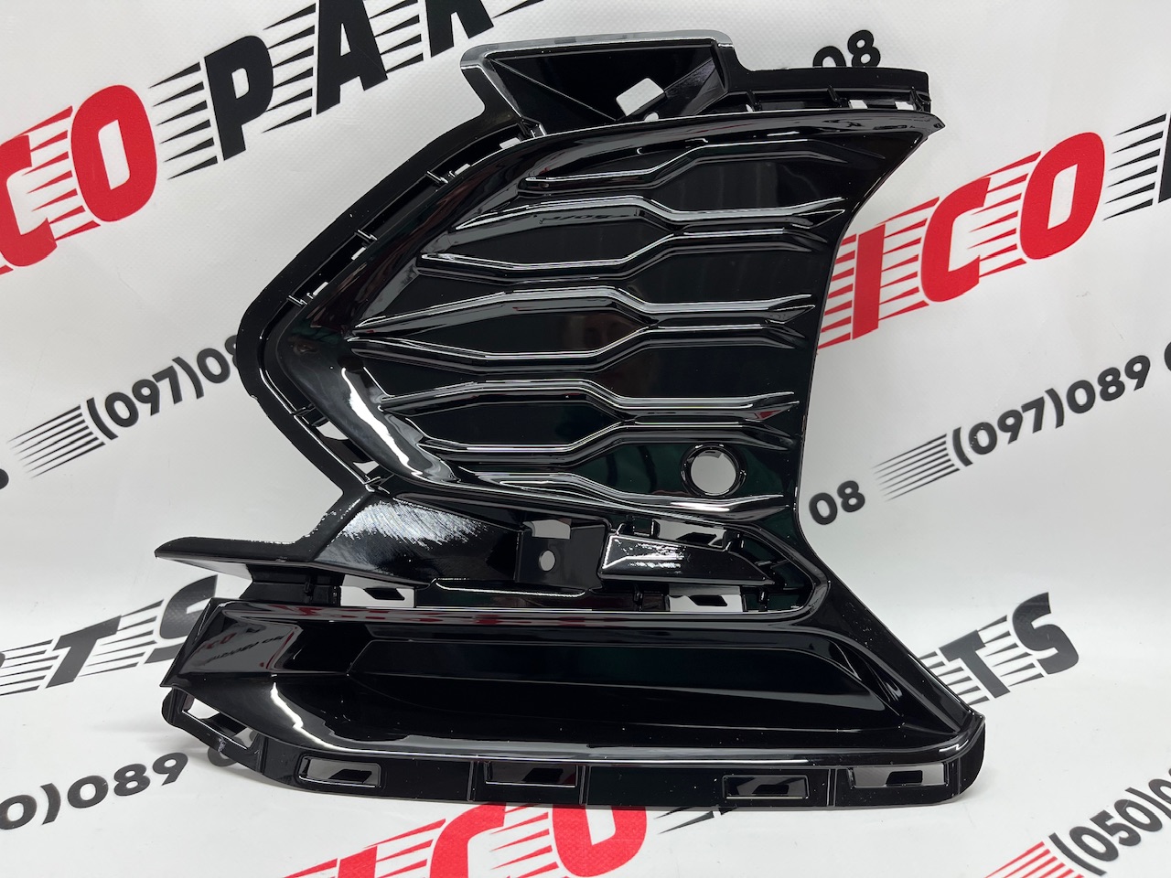 Заглушка протитуманної фари ліва під парктронік RS Chevrolet Equinox 2022- 2024 (84858999), аналог