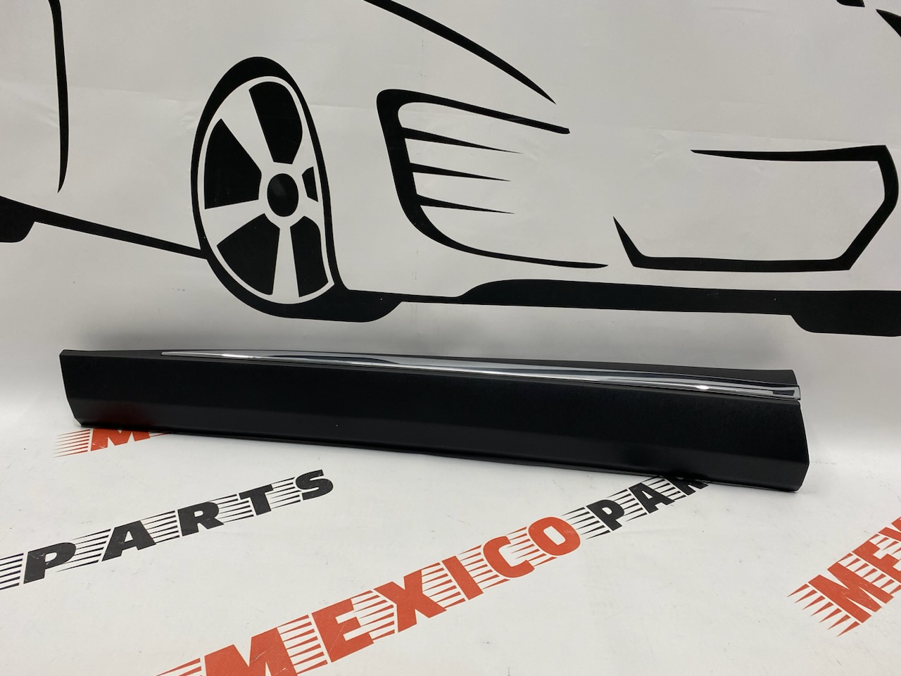 Накладка на переднюю левую дверь с хромом Nissan X-Trail(Rogue) 2021- 2023 (80871-6RR0B), аналог