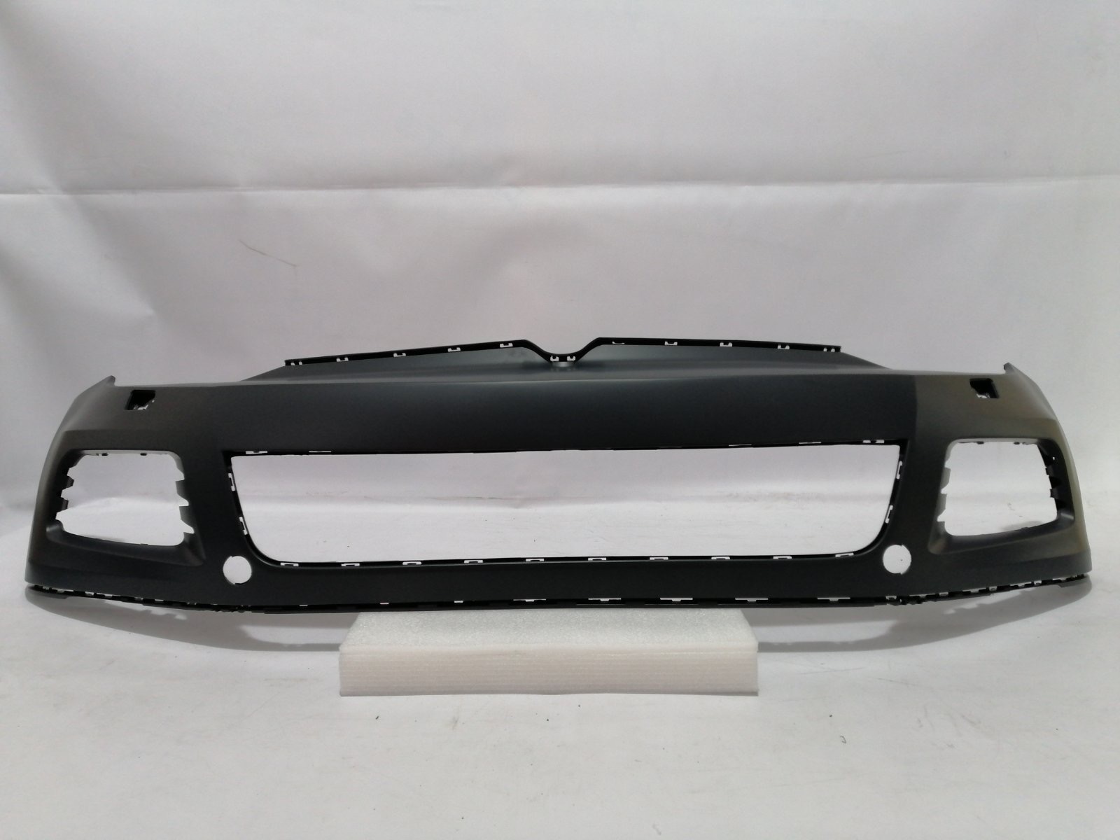 Бампер передний Volkswagen Touareg 2011-2014(7P6807221CGRU), аналог