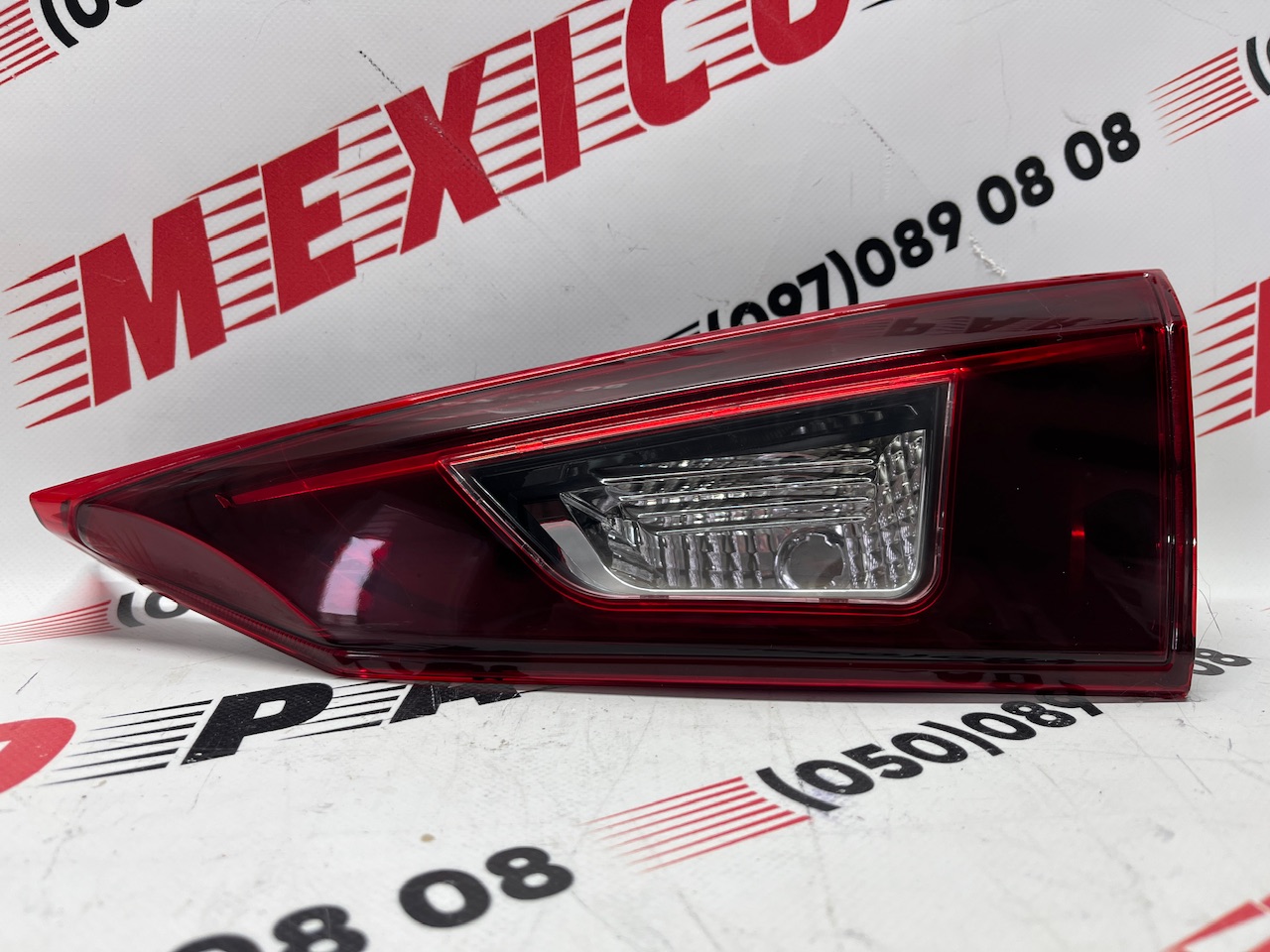 Ліхтар внутрішній (в кришку багажника) правий Mazda 3 2013-2015 (B45A-51-3F0), аналог