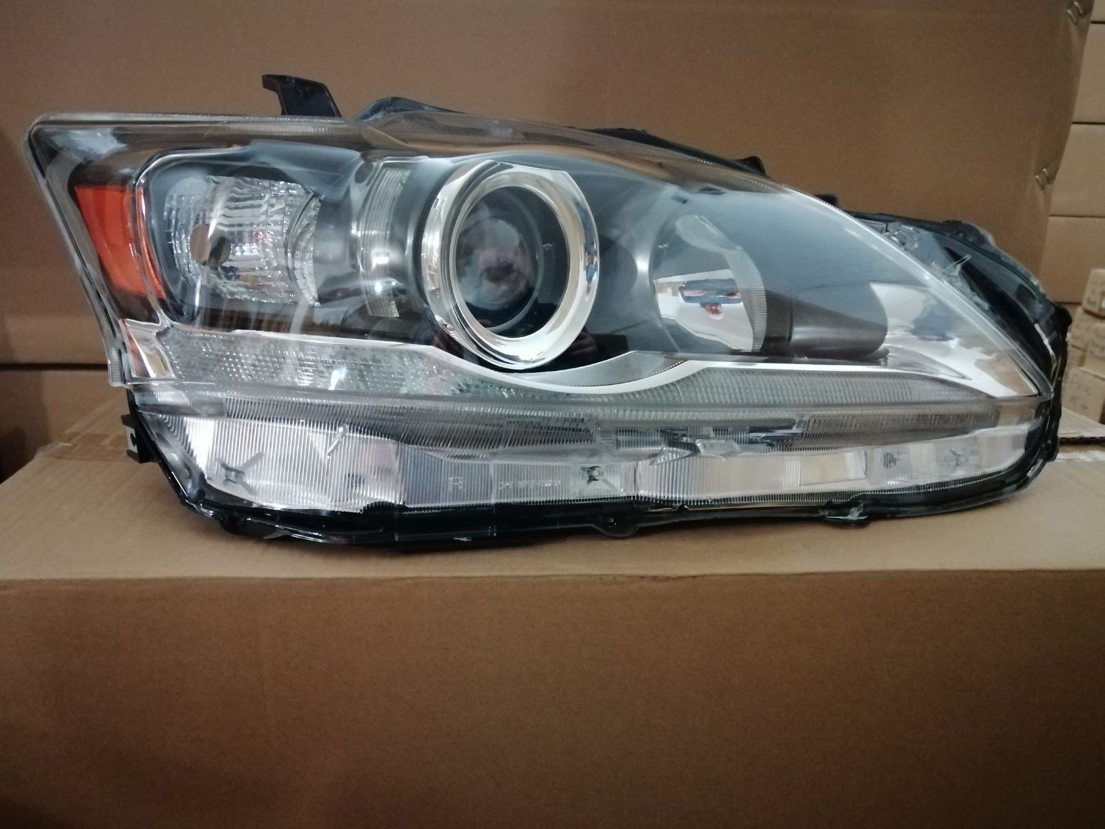 Фара права Lexus CT200 2015-2019 (81130-76012), аналог
