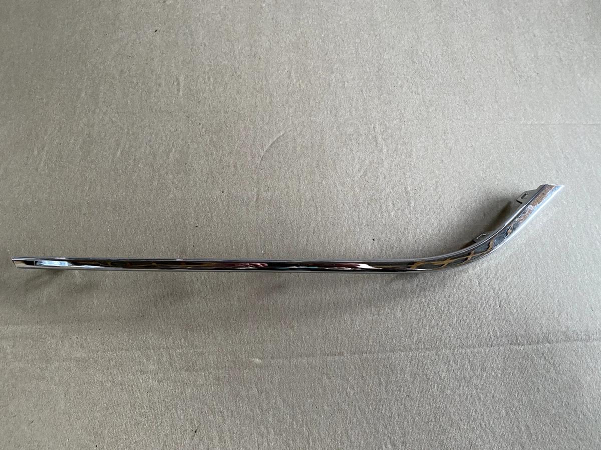 Хром рамки противотуманной фары правый Volkswagen Passat B7 2012-2015 (5618531022ZZ), аналог