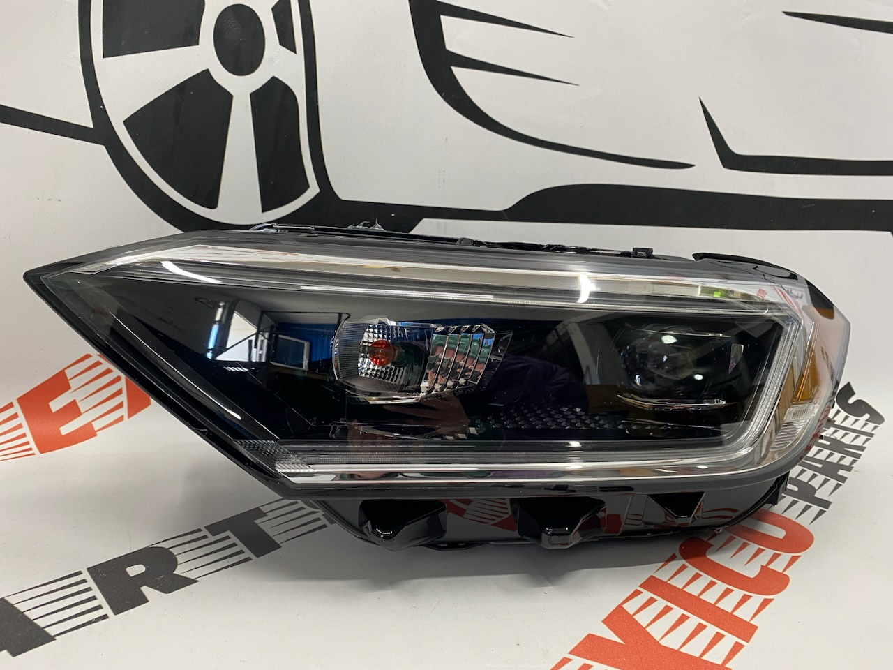 Фара левая LED Volkswagen Jetta 2019- (17A 941 035 F ), аналог