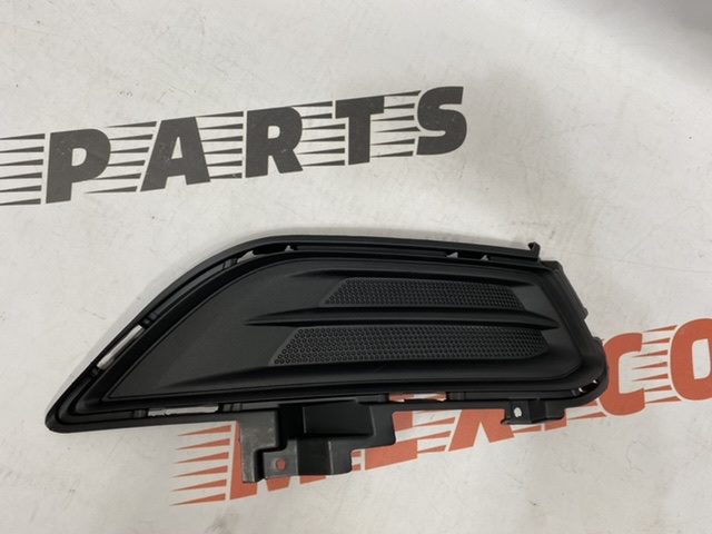 Заглушка противотуманной фары правая Ford Fusion 2013-2016 (DS7Z-17B814-AA), аналог