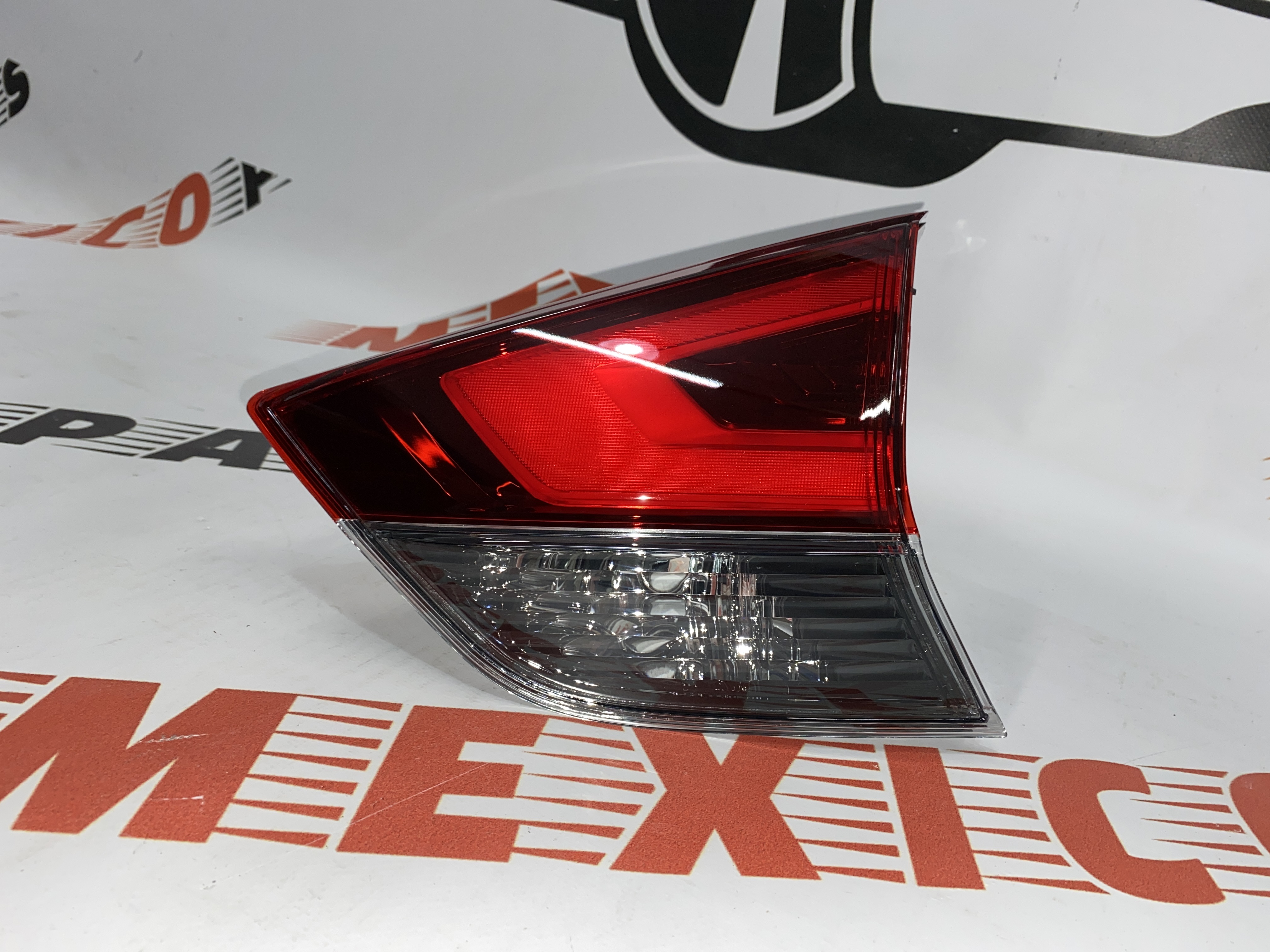 Фонарь LED правый внутренний Nissan X-Trail(Rogue) 2017-2020 (265506FL5A), аналог