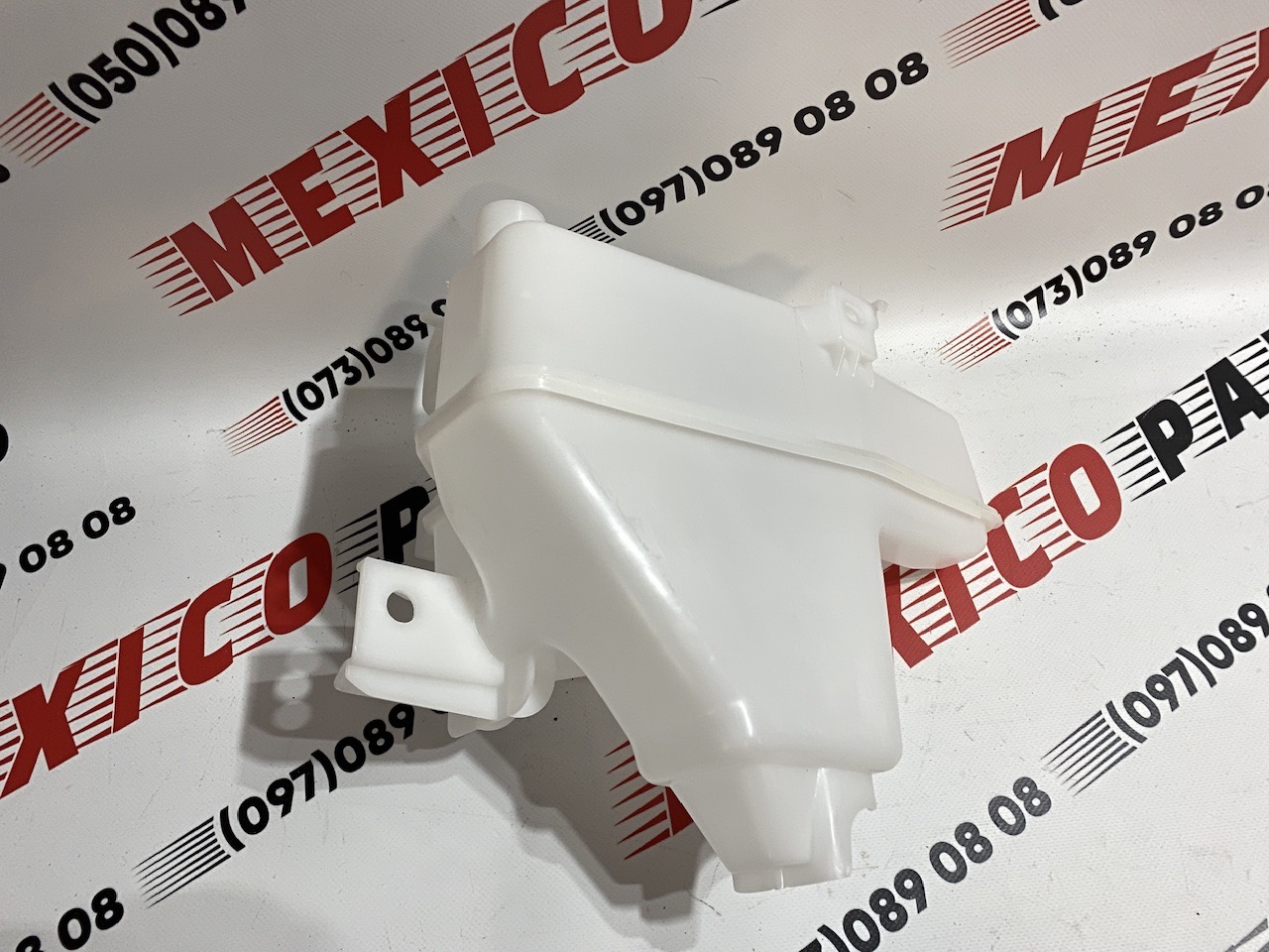 Бачок омивача Mazda 3 2019-2021 (BCKA67481), аналог