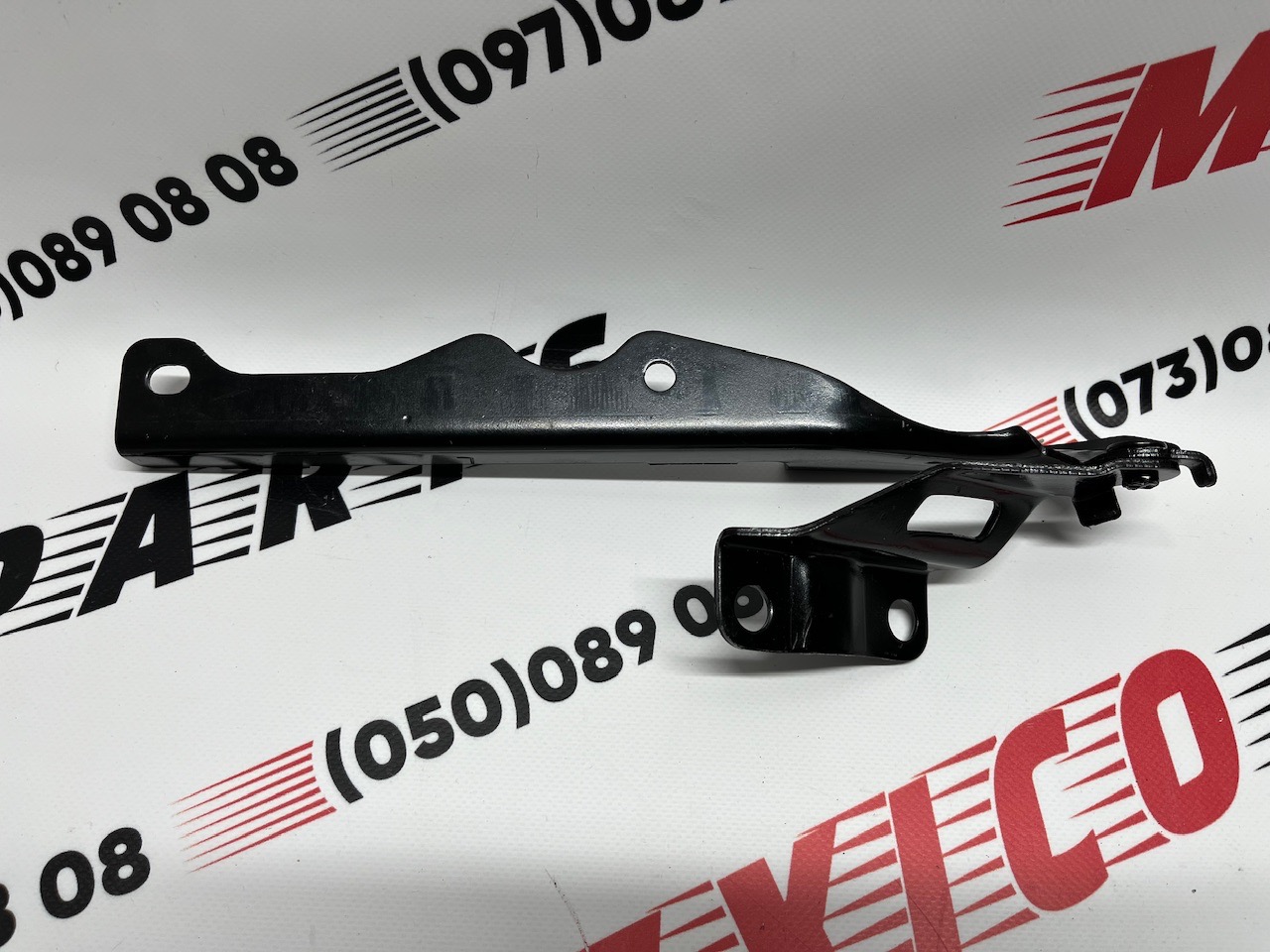 Петля капота ліва Mazda CX5 2017-2020 (	KB7W52420) , оригінал