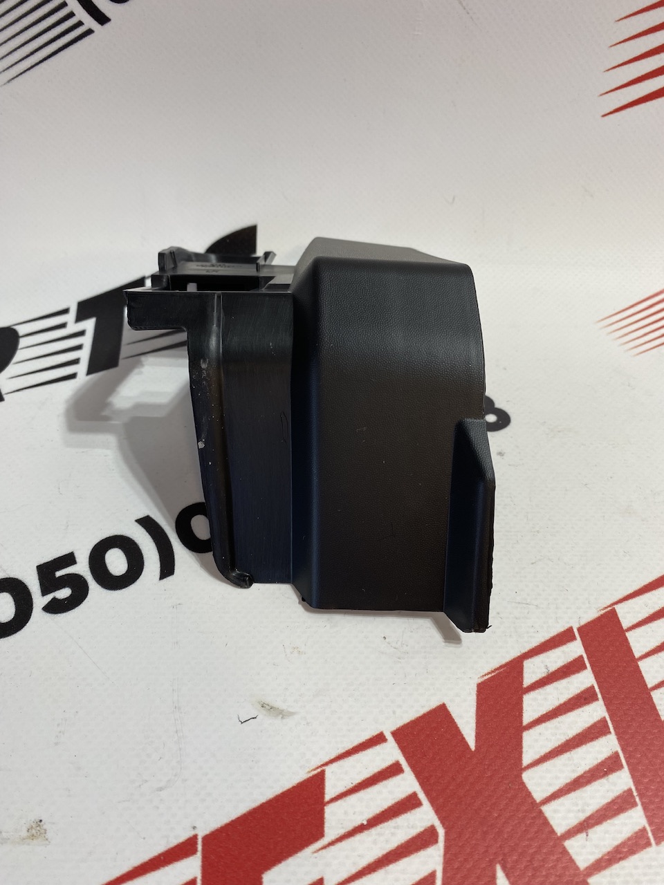 Кріплення переднього бампера ліве Mitsubishi Outlander 2023- (7400A589), аналог