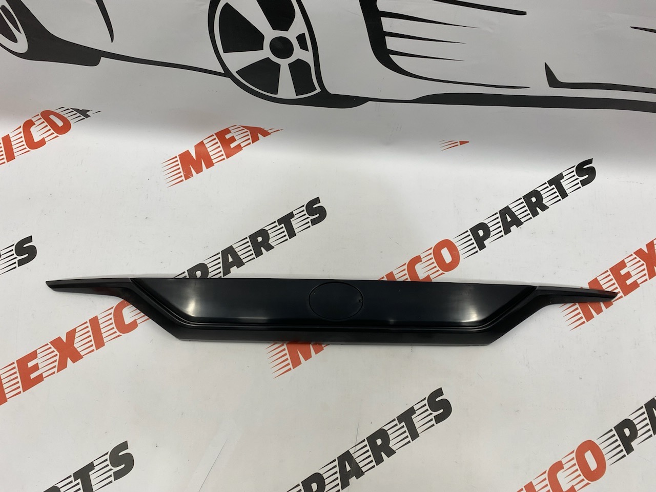 Накладка на кришку багажника Toyota RAV4 2019-2021 (7680142904 ), аналог