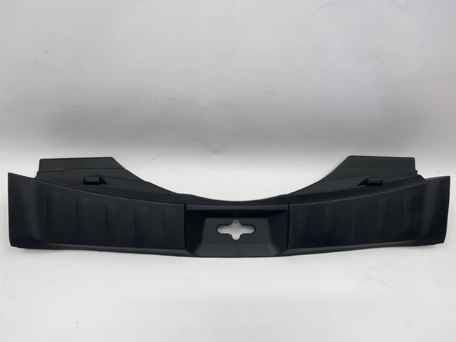 Накладка замка крышки багажника Nissan X-Trail(Rogue) 2014-2020, аналог