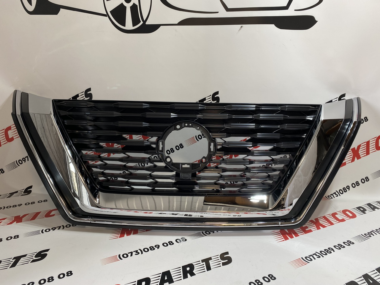 Решетка радиатора под круглый дистрон Nissan X-Trail(Rogue) 2021- (623106RA0A), аналог