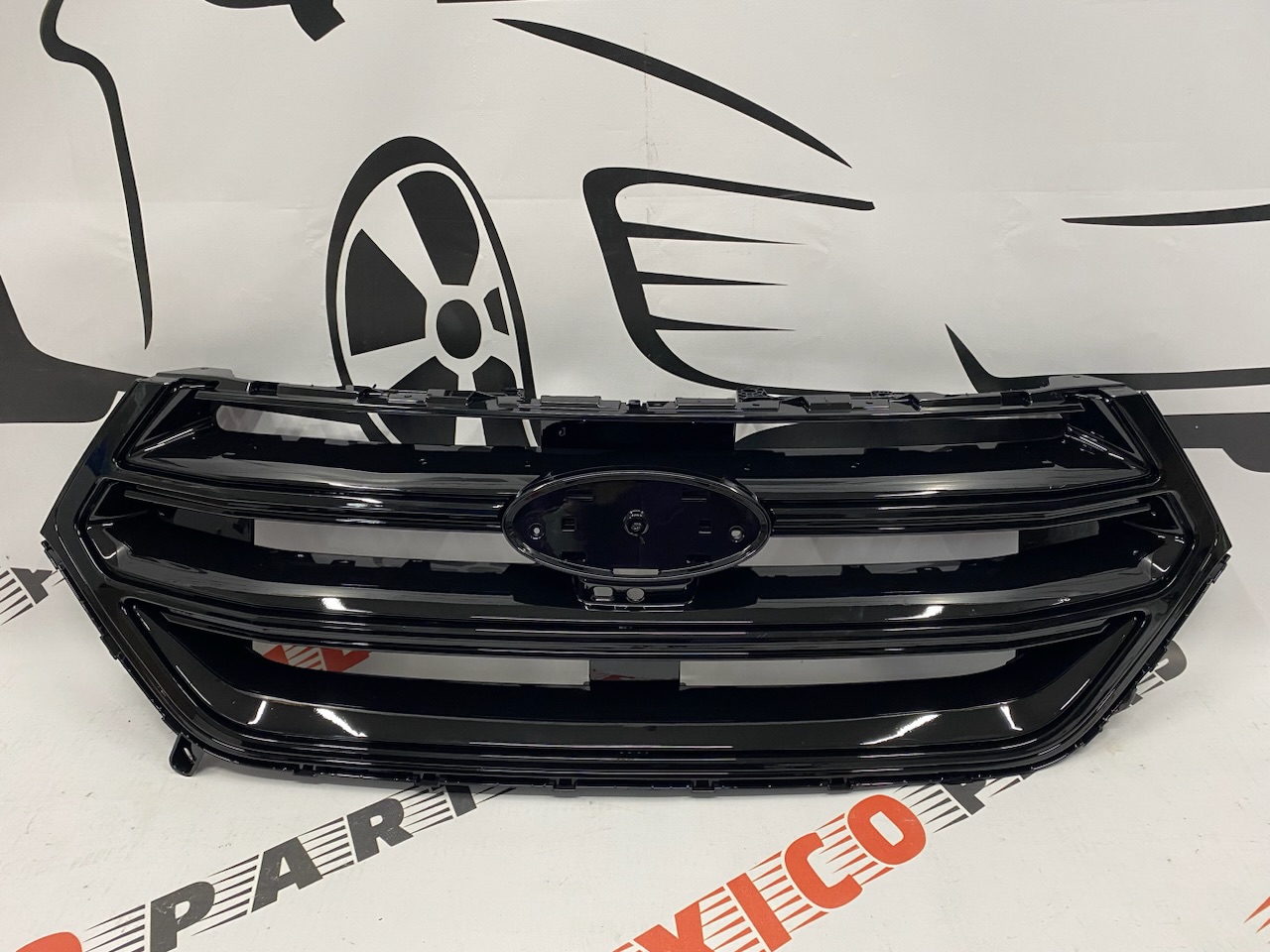 Решётка радиатора чёрная под камеру Ford Edge 2015-2018 (FT4Z-8200-BA), аналог