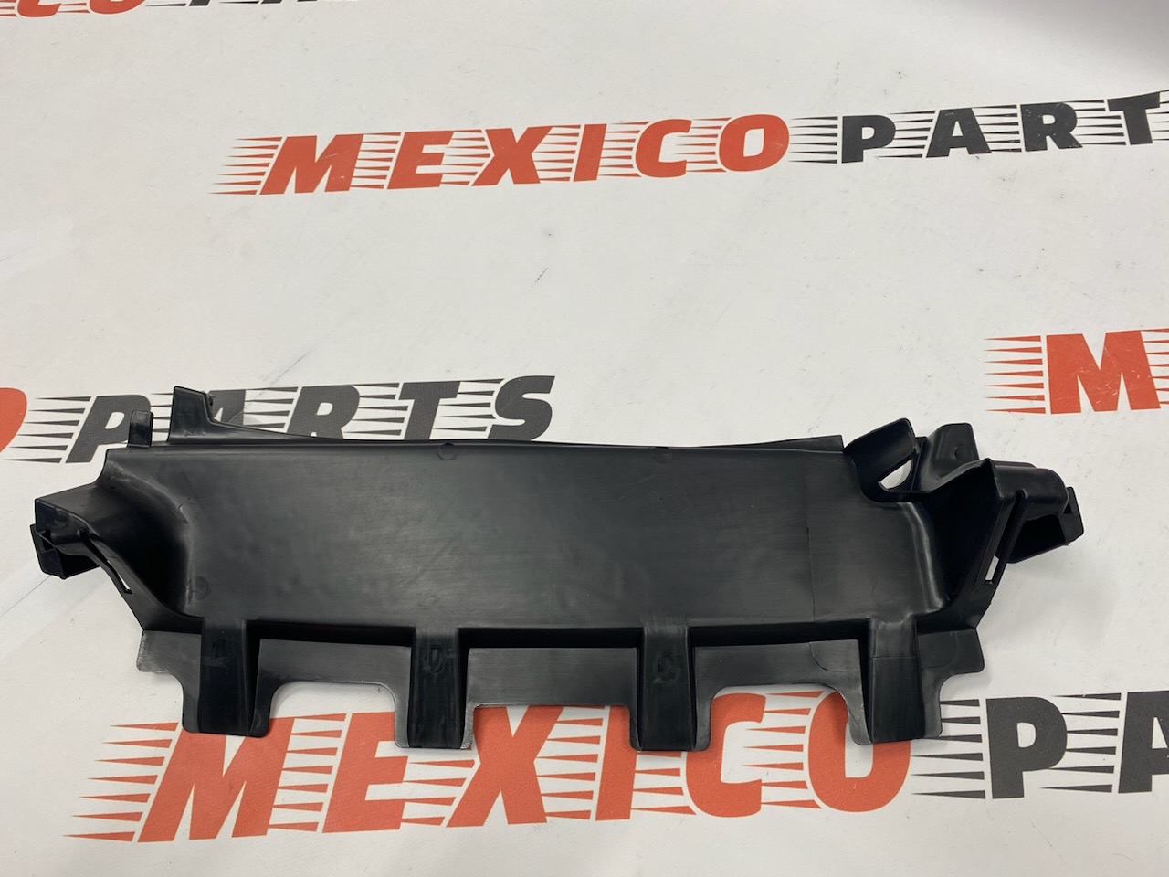 Дефлектор радиатора верх 1.6 Ford Focus 2012-2019 (F1EB-9F721-CB), аналог