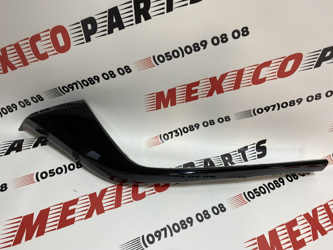Накладка решітки радіатора права чорна Mazda CX-5 2022- (KSD4507J0), аналог