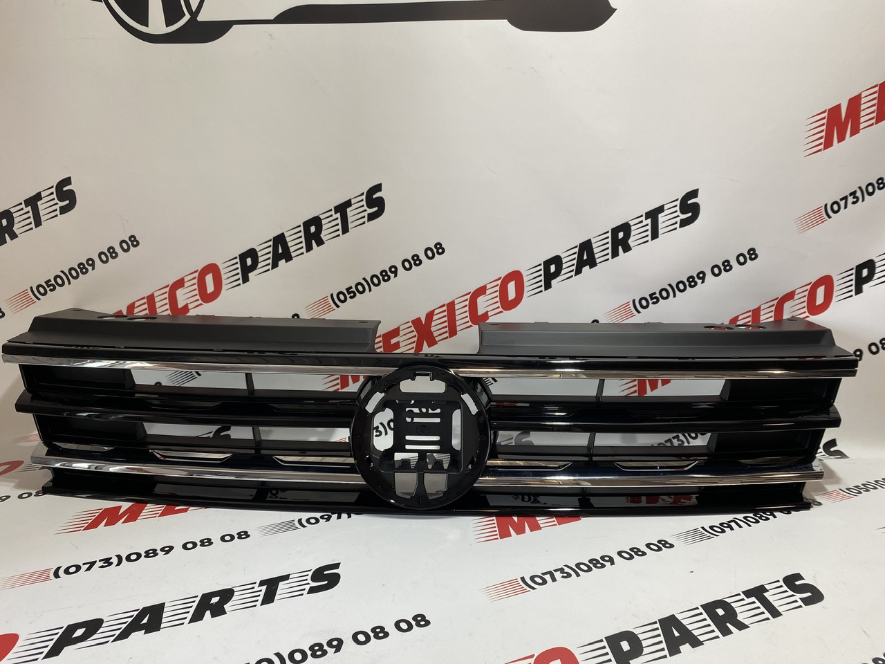 Решётка радиатора чёрная с хромом Volkswagen Tiguan 2017-2020 (5NA853651ZLL), аналог