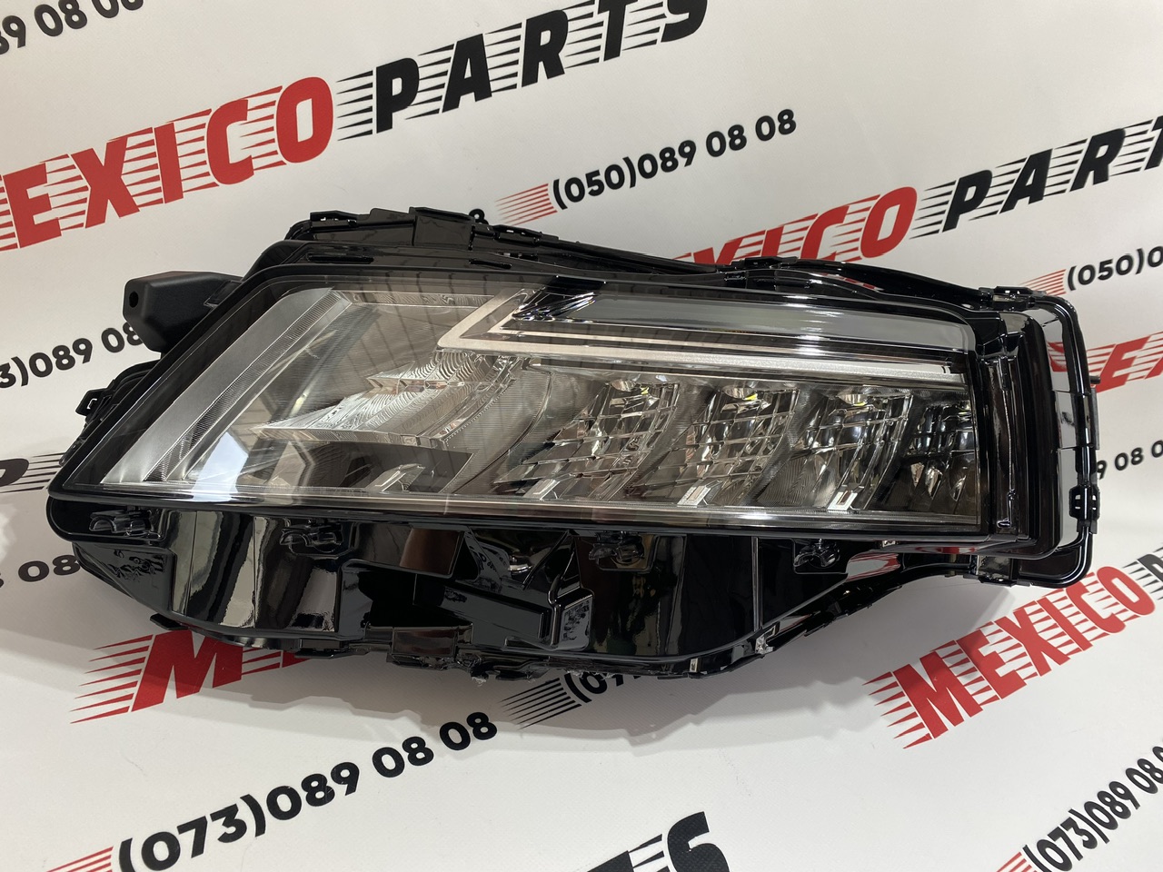 Фара левая LED светлая  Nissan X-Trail(Rogue) 2021- (260606rr0d), аналог
