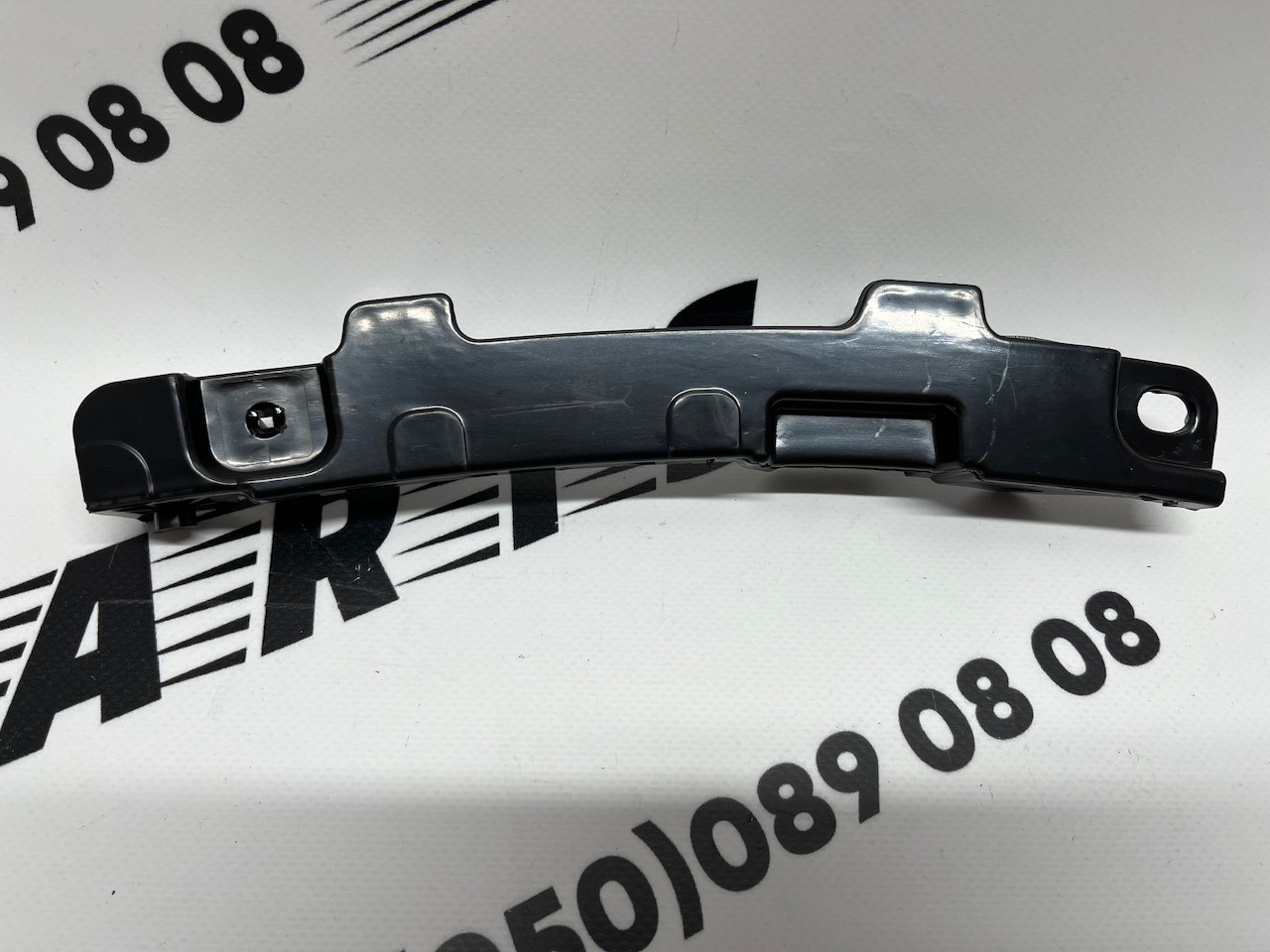 Кріплення переднього бампера ліве 2 Toyota Highlander 2014-2019 (525360e030), аналог