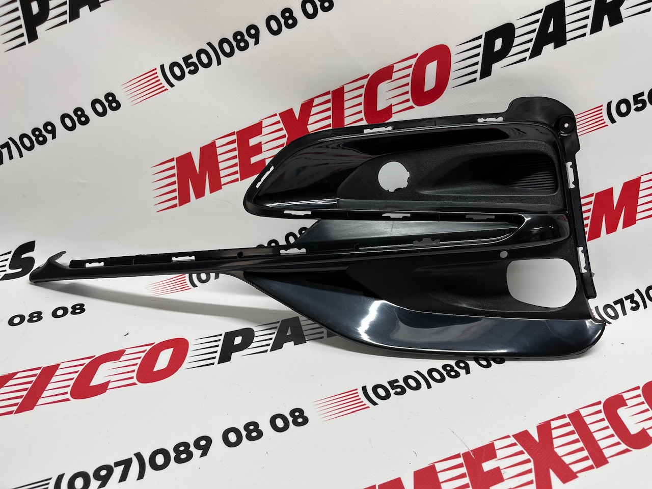 Рамка противотуманной фары левая ST-LINE Ford Escape (Kuga) 2020-2022 (LV4B17K947SAW), аналог