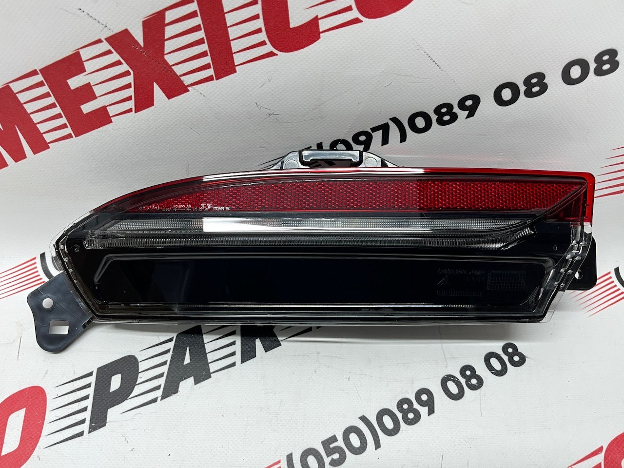 Ліхтар заднього бампера лівий нижній Tesla Model 3 2024-(1712513-00-D), аналог