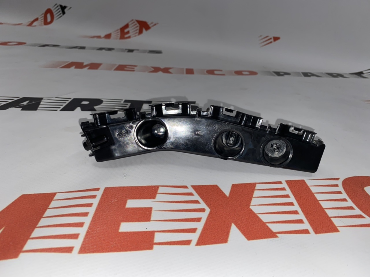 Кріплення переднього бампера праве Jeep Compass 2011-2016 (5182596AB), аналог