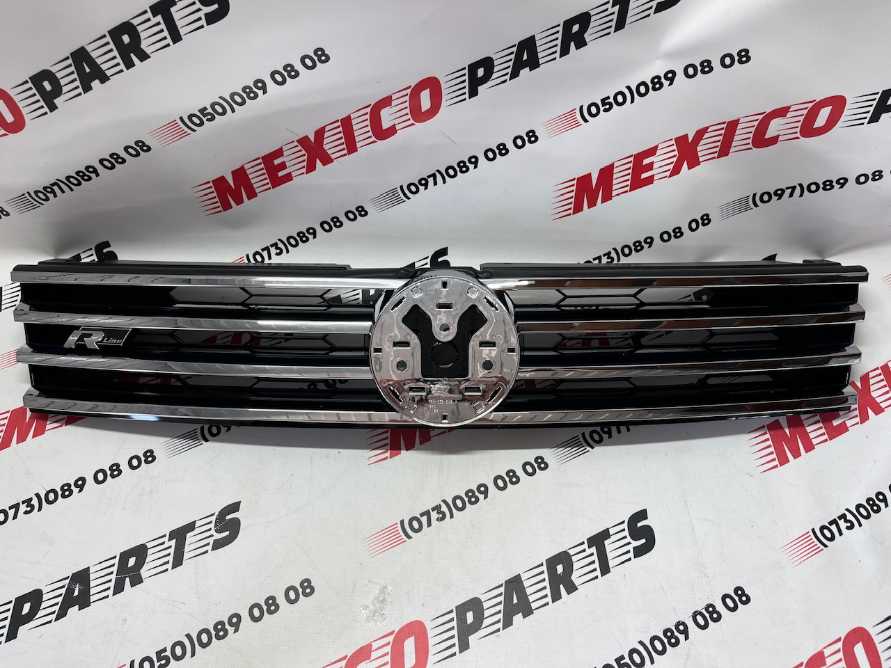 Решётка радиатора R-Line Volkswagen Touareg 2015-2017 (7P6853651KZLL), аналог