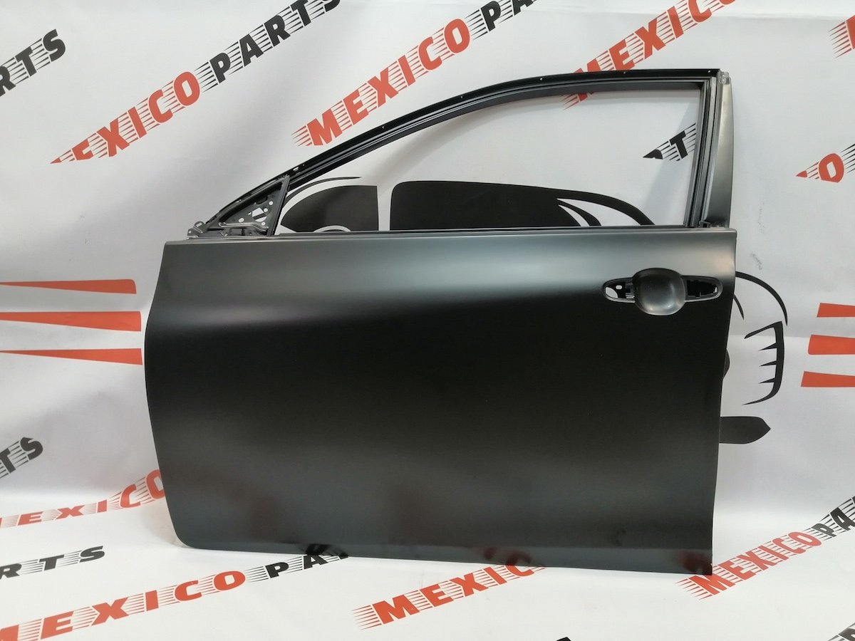 Двері передні ліві Toyota Camry 2015-2017 (67002-06221), аналог