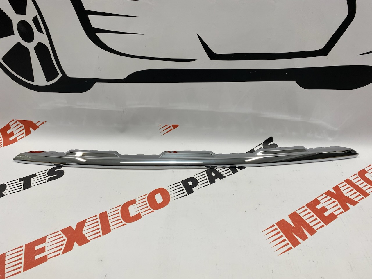 Хром переднего бампера Nissan X-Trail(Rogue) 2021-2023  (62072-6RA0A), аналог