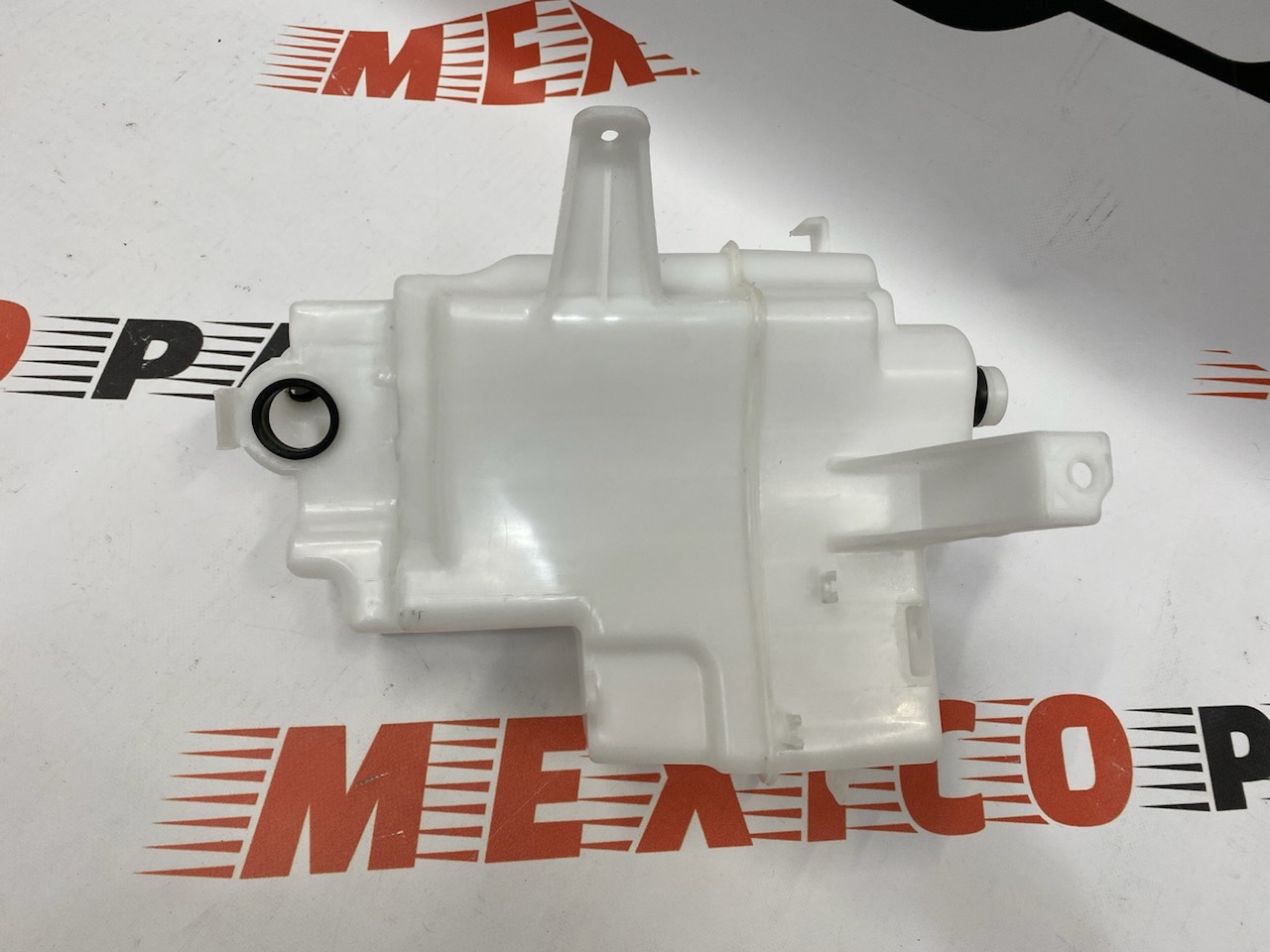 Бачок омивача Toyota RAV-4 2013-2018 (8531542330), аналог